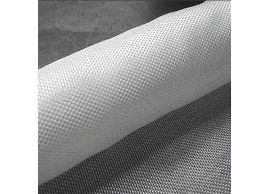 Kekuatan Tinggi 30 / 30KN / M PP Polypropylene Woven Geotextile Fabric Deformasi Rendah 220gsm Dalam Penguatan
